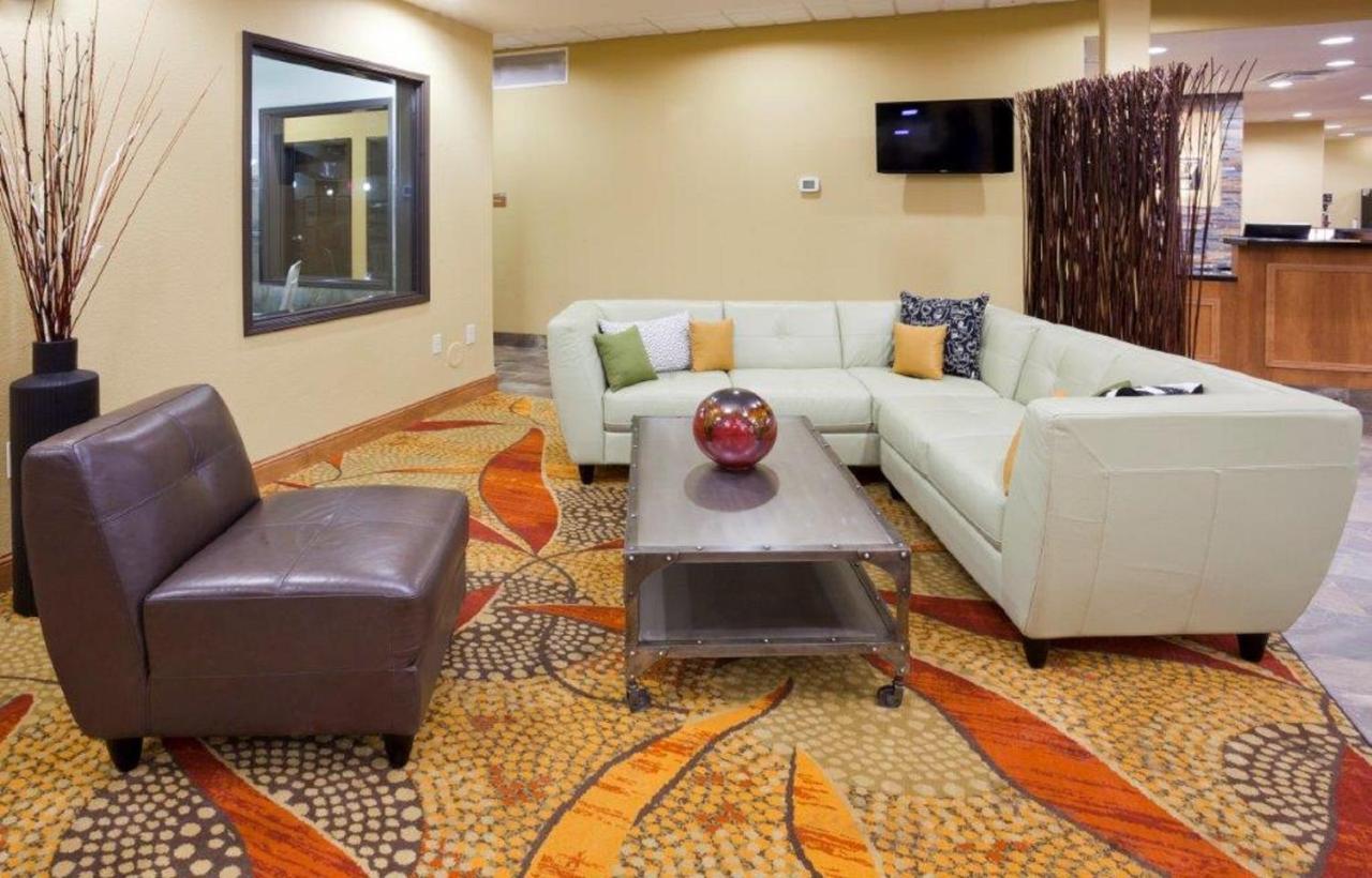 Grand Forks Lodge And Suites Exteriör bild