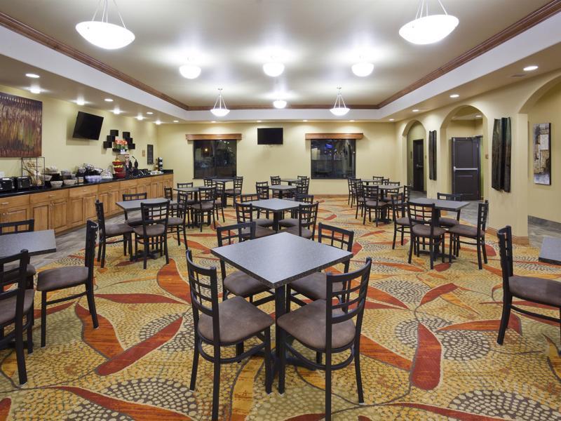 Grand Forks Lodge And Suites Exteriör bild