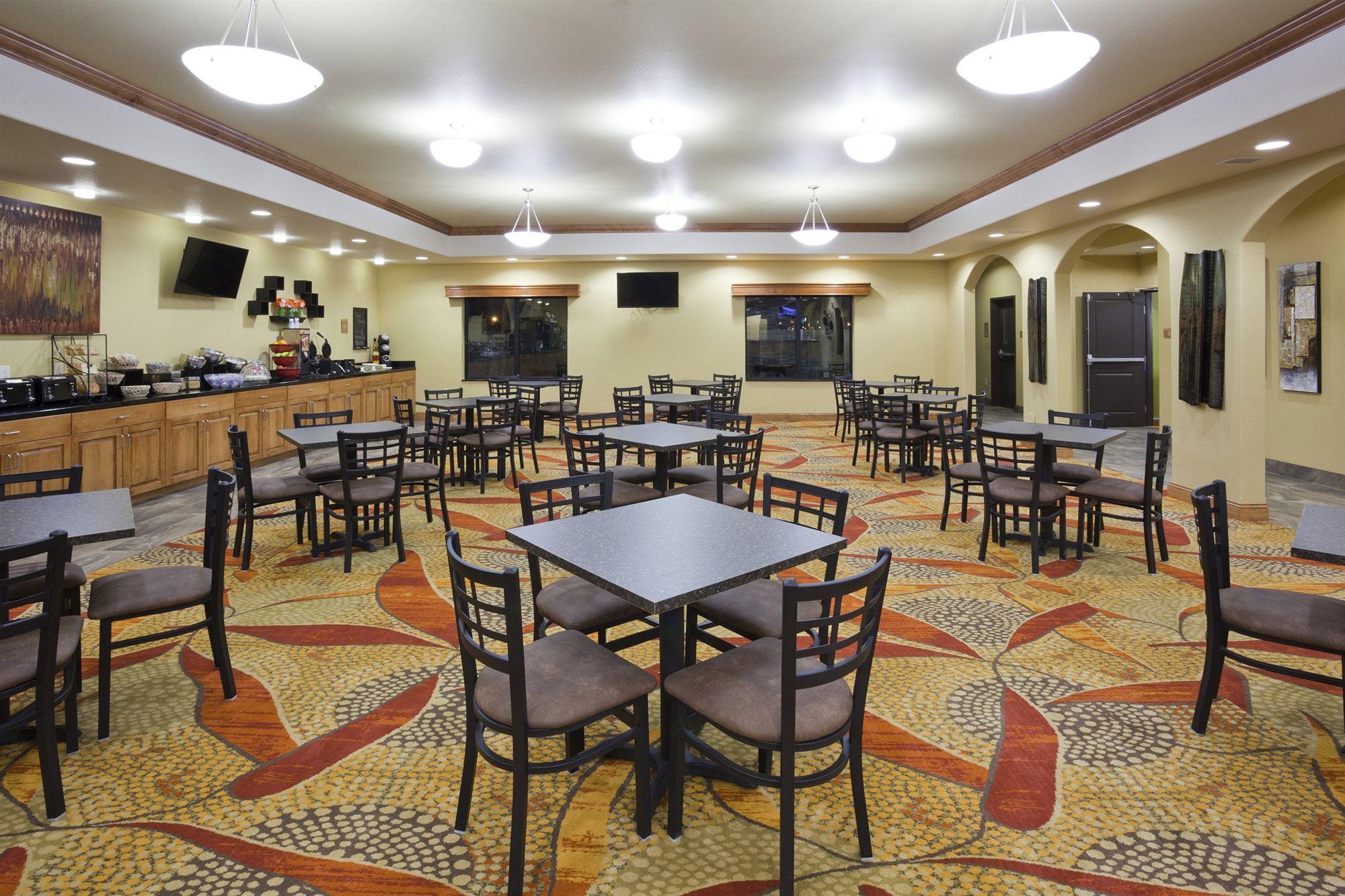 Grand Forks Lodge And Suites Exteriör bild