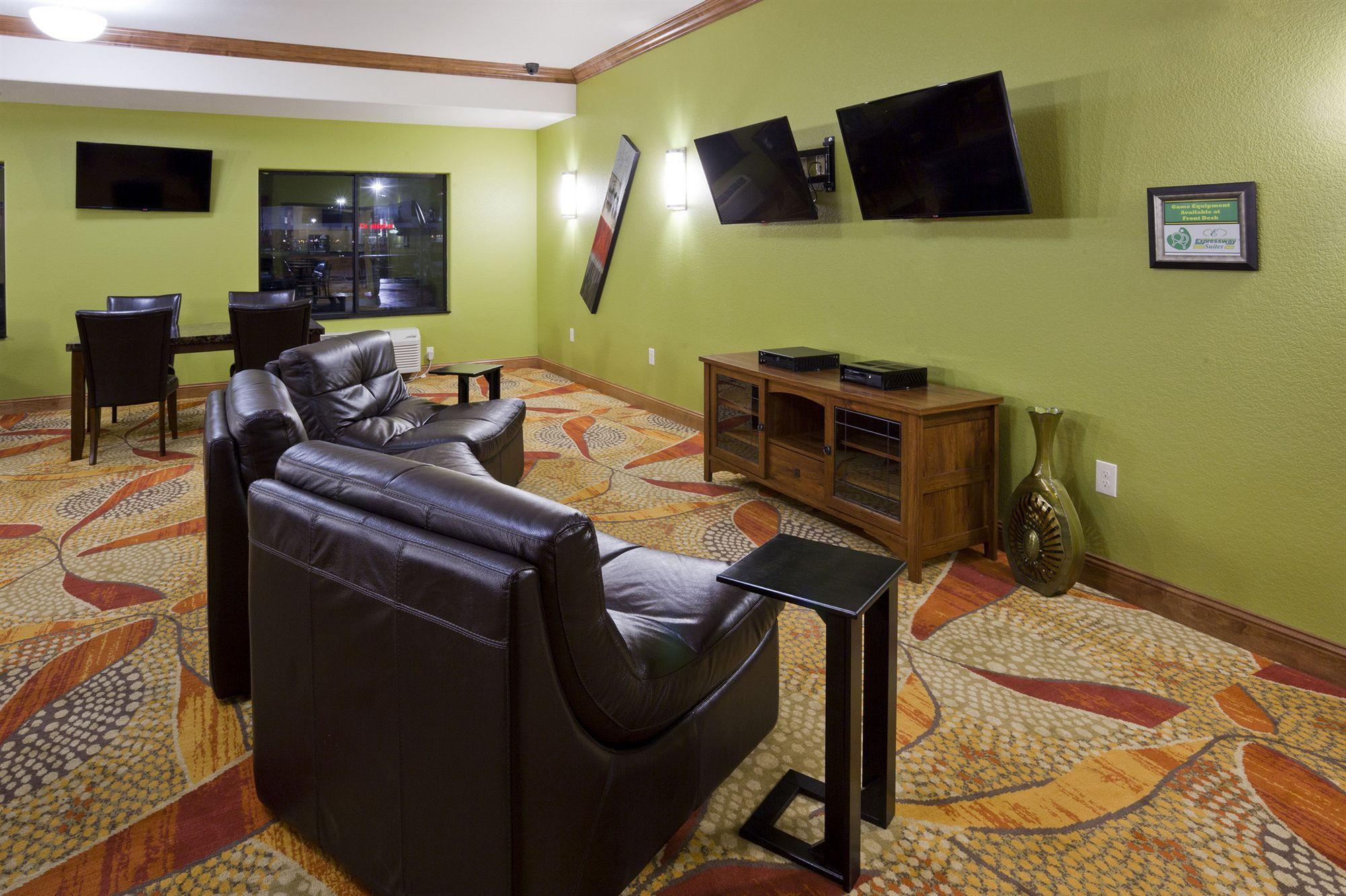 Grand Forks Lodge And Suites Exteriör bild
