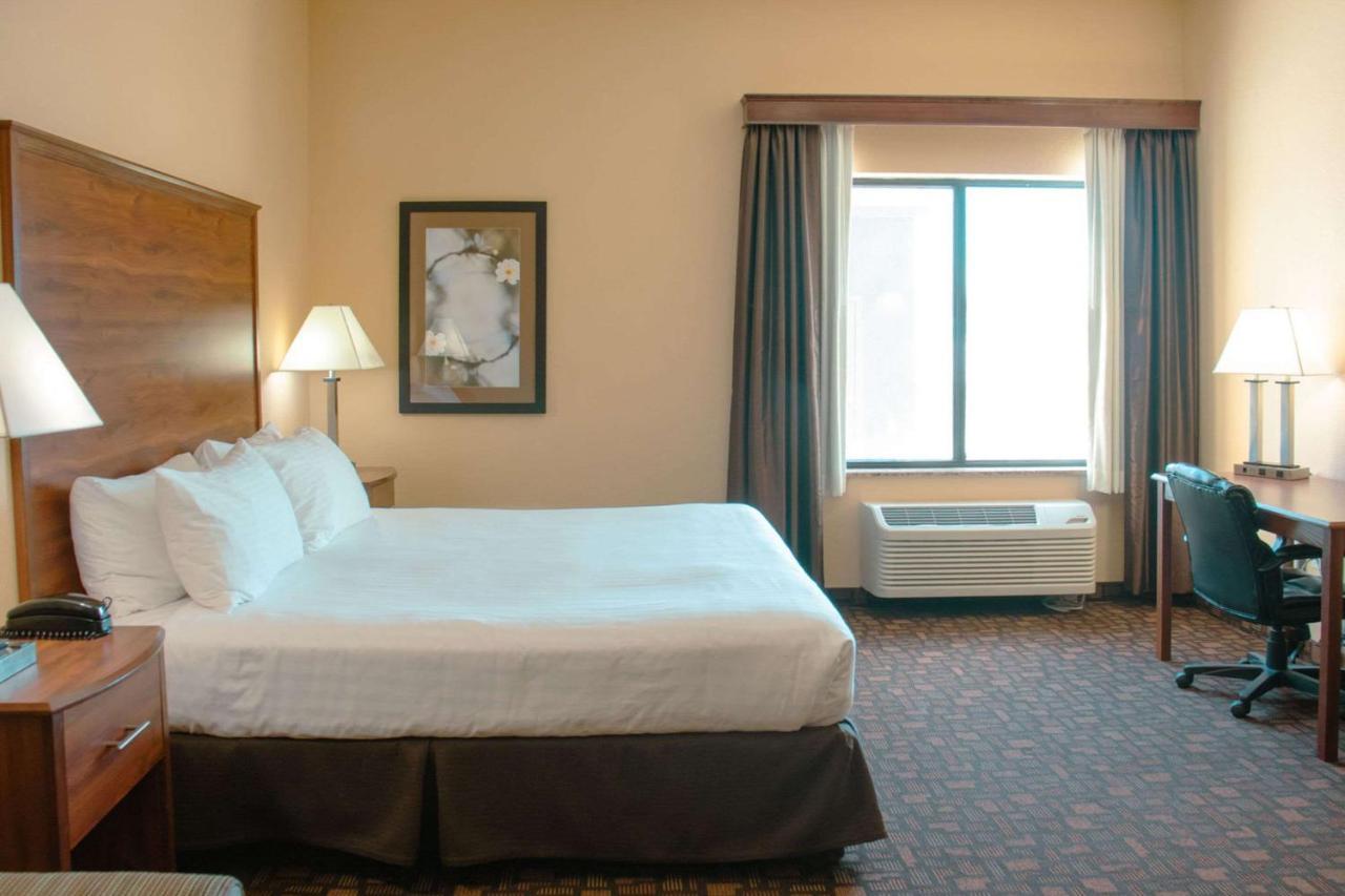 Grand Forks Lodge And Suites Exteriör bild