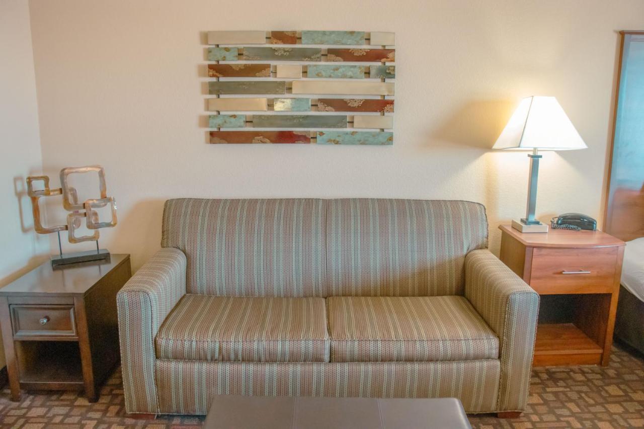 Grand Forks Lodge And Suites Exteriör bild