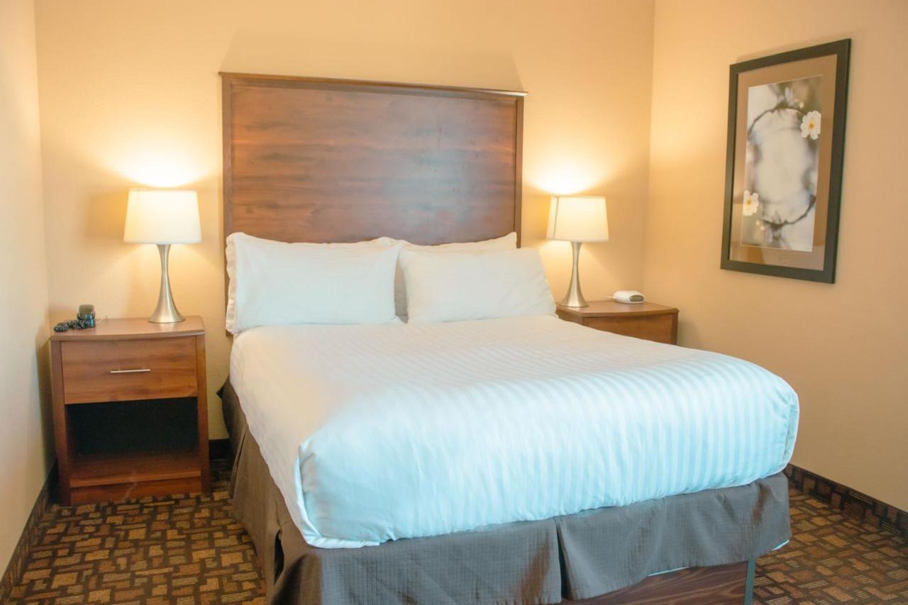 Grand Forks Lodge And Suites Exteriör bild