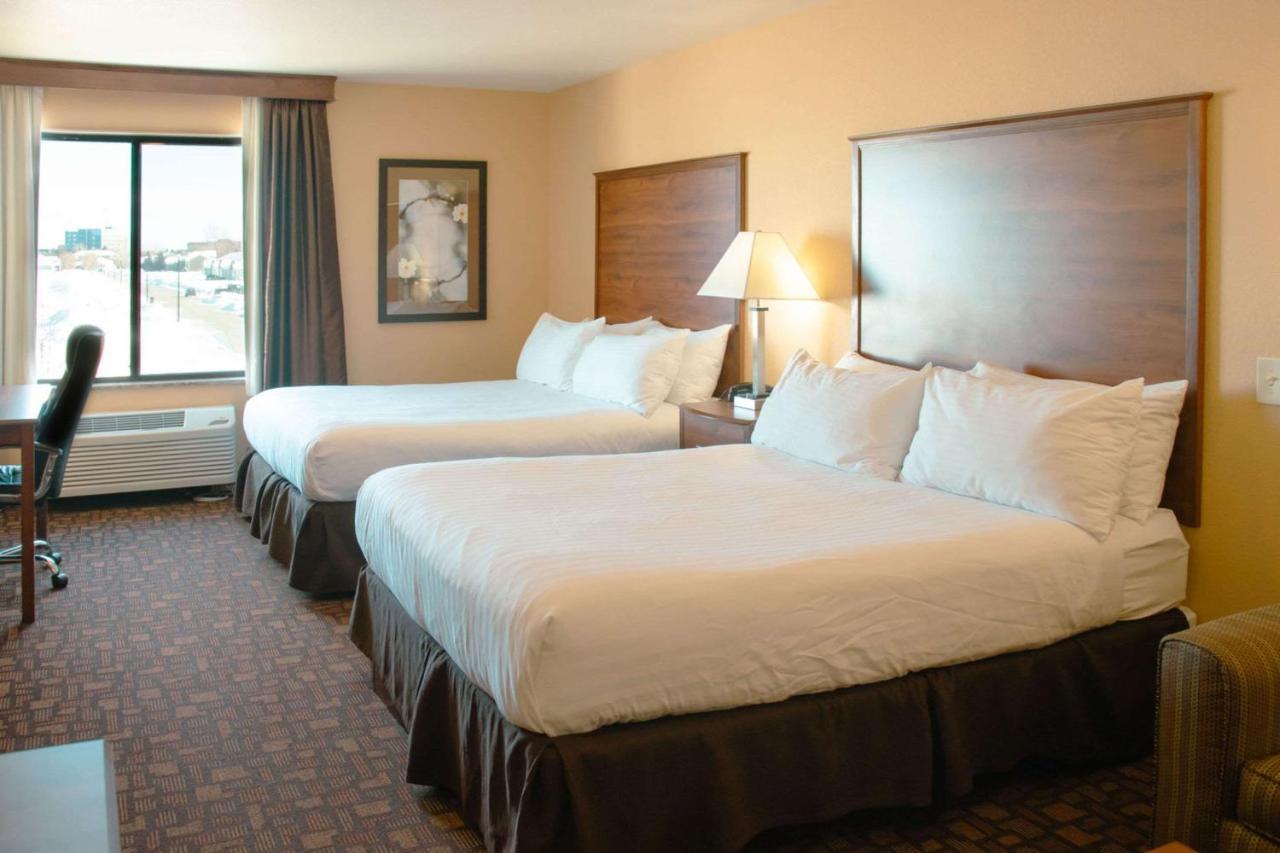 Grand Forks Lodge And Suites Exteriör bild