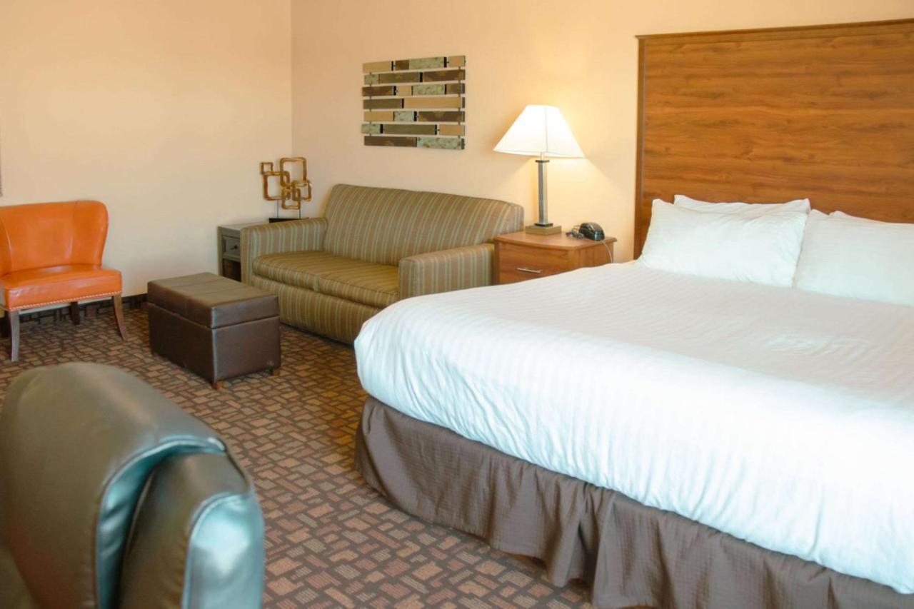 Grand Forks Lodge And Suites Exteriör bild