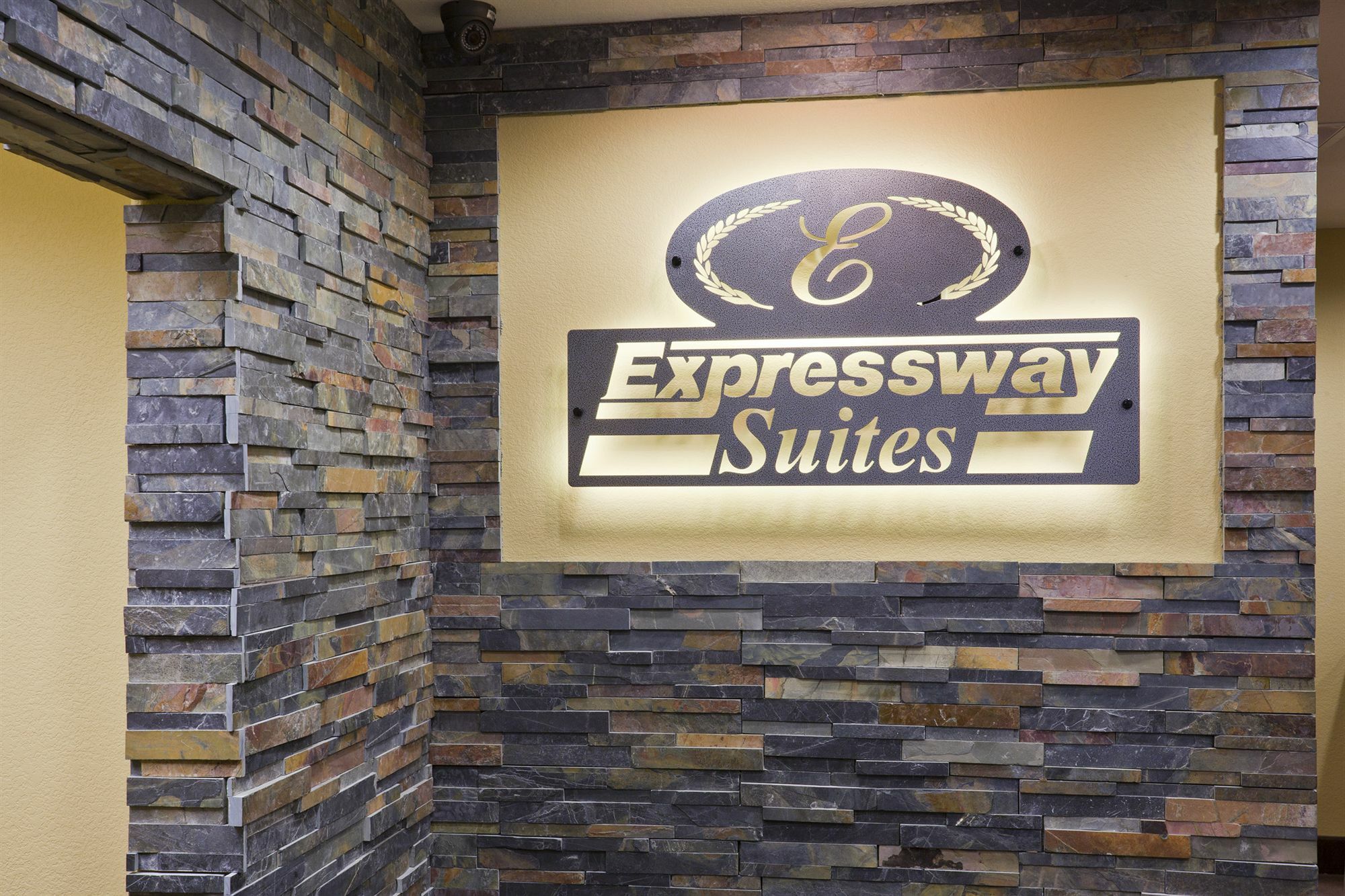 Grand Forks Lodge And Suites Exteriör bild